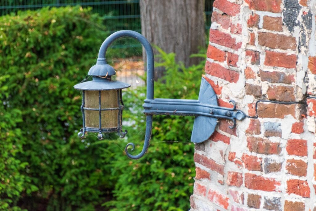 Licht in de tuin zonder stopcontact: alles over solar verlichting buiten