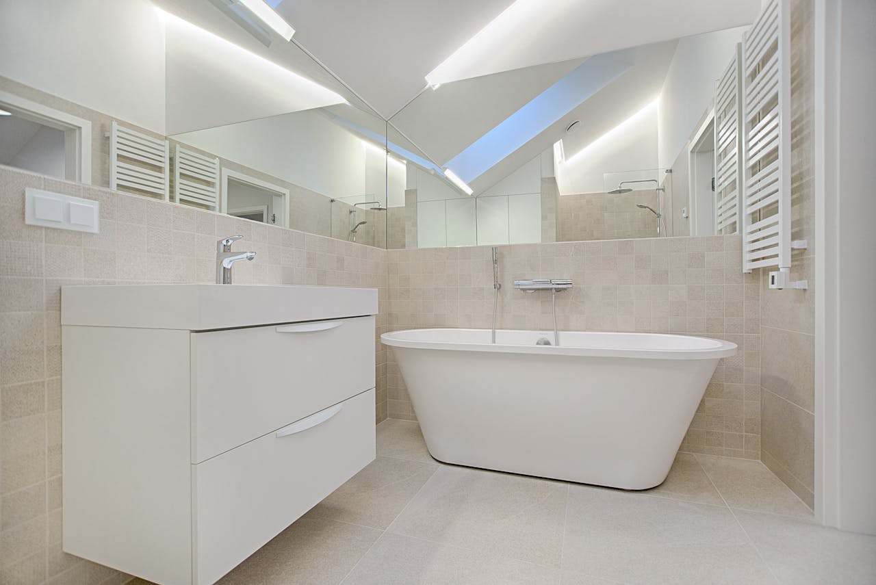 Badkamer schoonmaken zonder gedoe: praktische tips voor een frisse ruimte