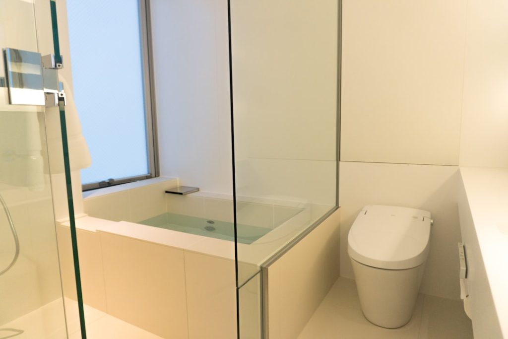 Kleine badkamer met bad: slimme ideeën voor groot comfort