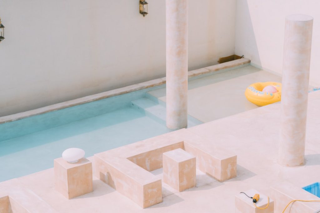 Ruimtewinst en stijl: inspiratie voor een inloopdouche in een kleine badkamer